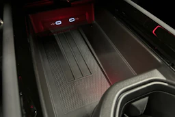 punainen Volkswagen ID.7 2025 kuva 34.