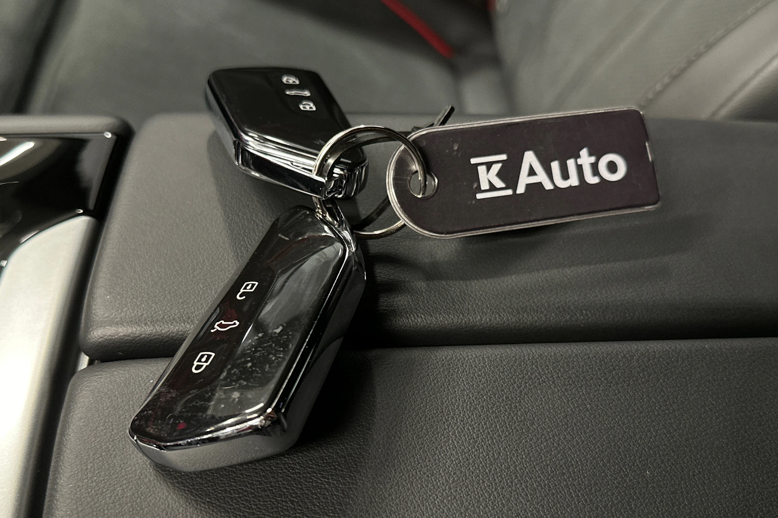 punainen Volkswagen ID.7 2025 kuva 36.