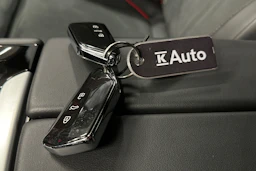 punainen Volkswagen ID.7 2025 kuva 36.