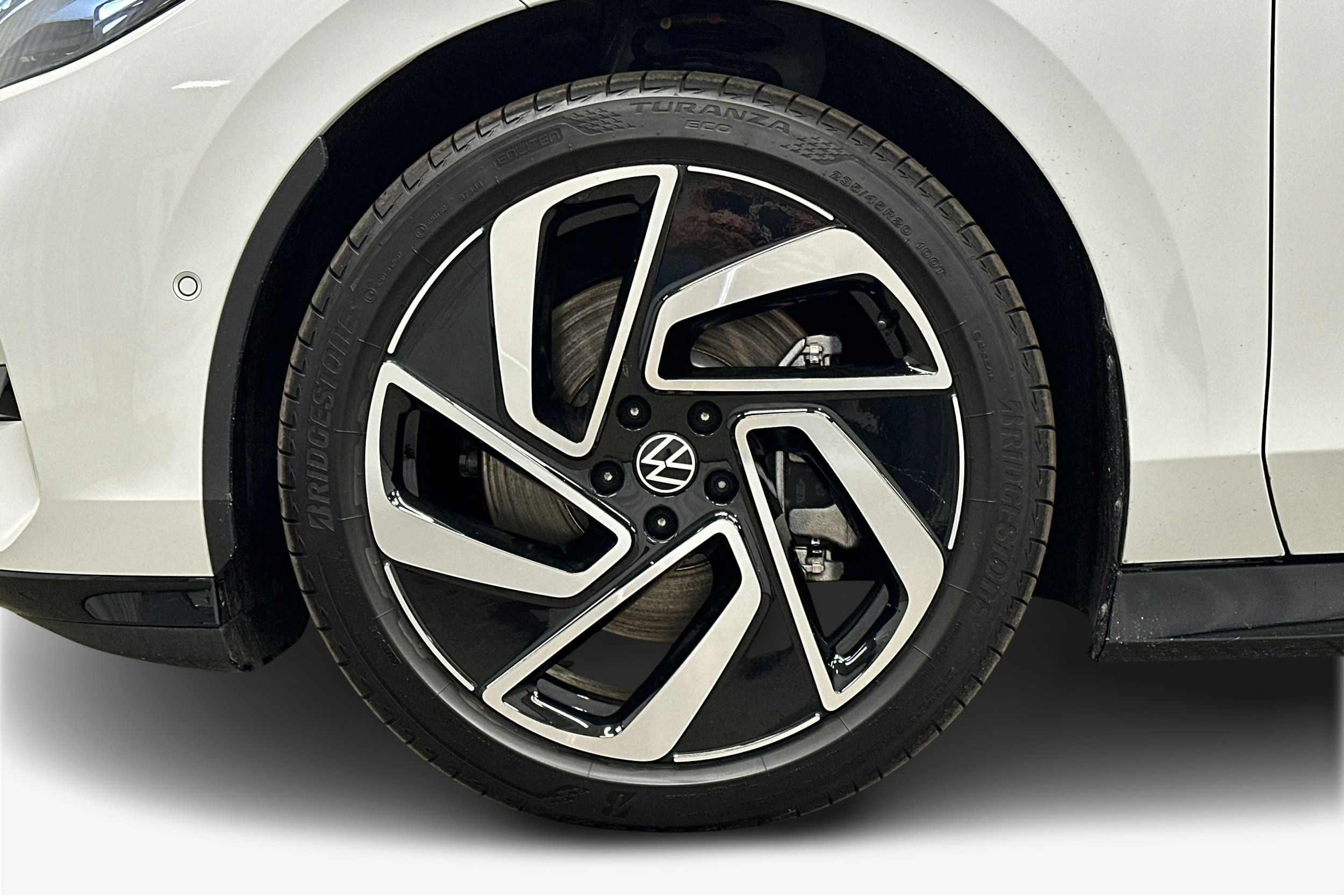 valkoinen Volkswagen ID.7 2025 kuva 11.