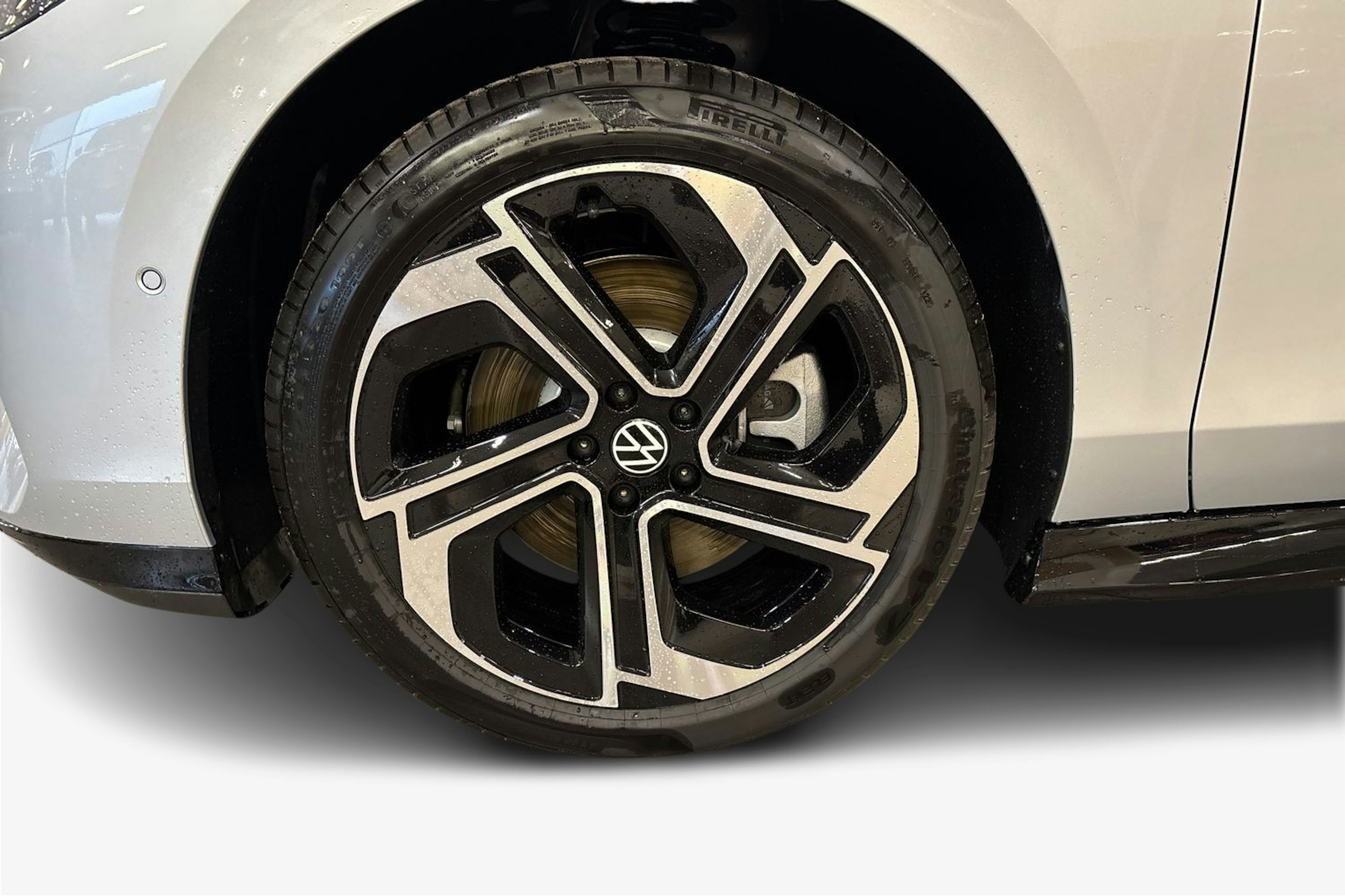 met. harmaa Volkswagen ID.7 2025 kuva 9.
