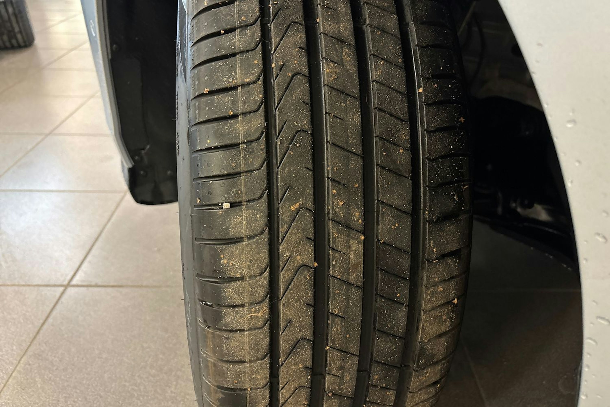 met. harmaa Volkswagen ID.7 2025 kuva 10.