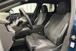 sininen Volkswagen ID.7 2025 kuva 18.