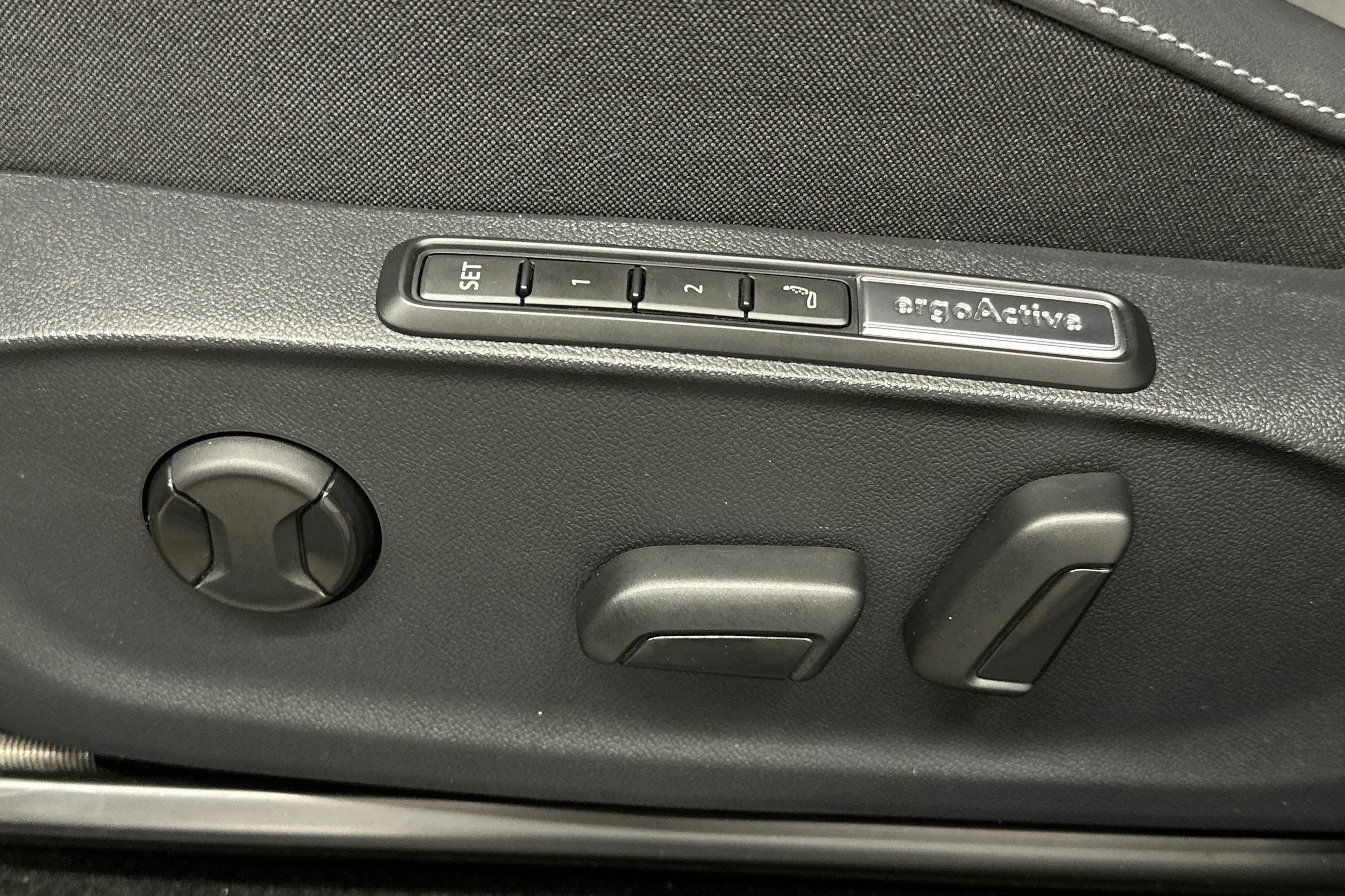 sininen Volkswagen ID.7 2025 kuva 19.
