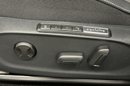 sininen Volkswagen ID.7 2025 kuva 19.