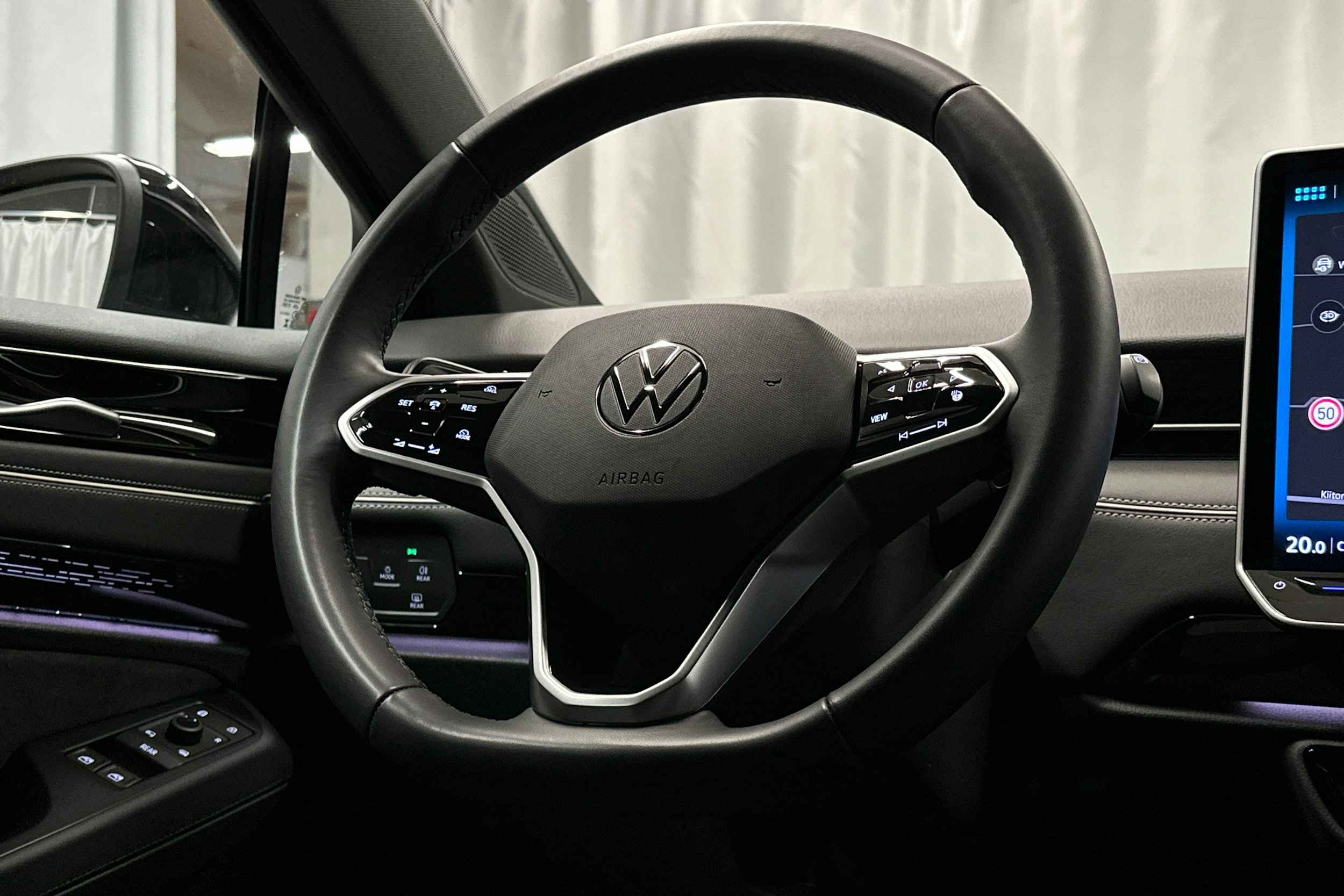 sininen Volkswagen ID.7 2025 kuva 20.