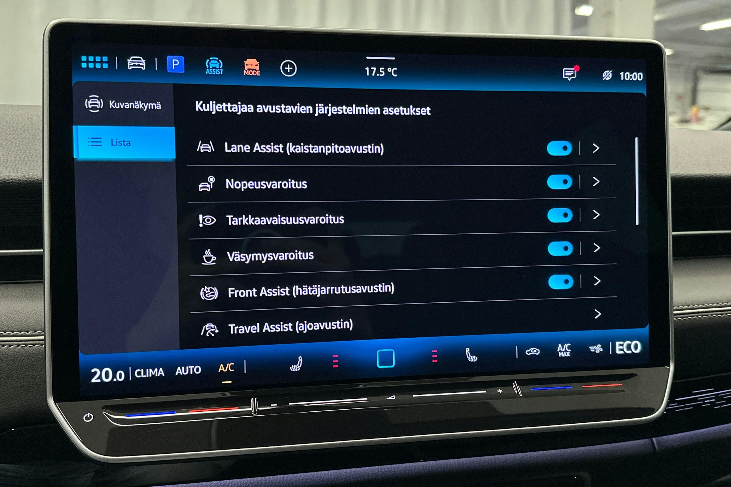 sininen Volkswagen ID.7 2025 kuva 28.