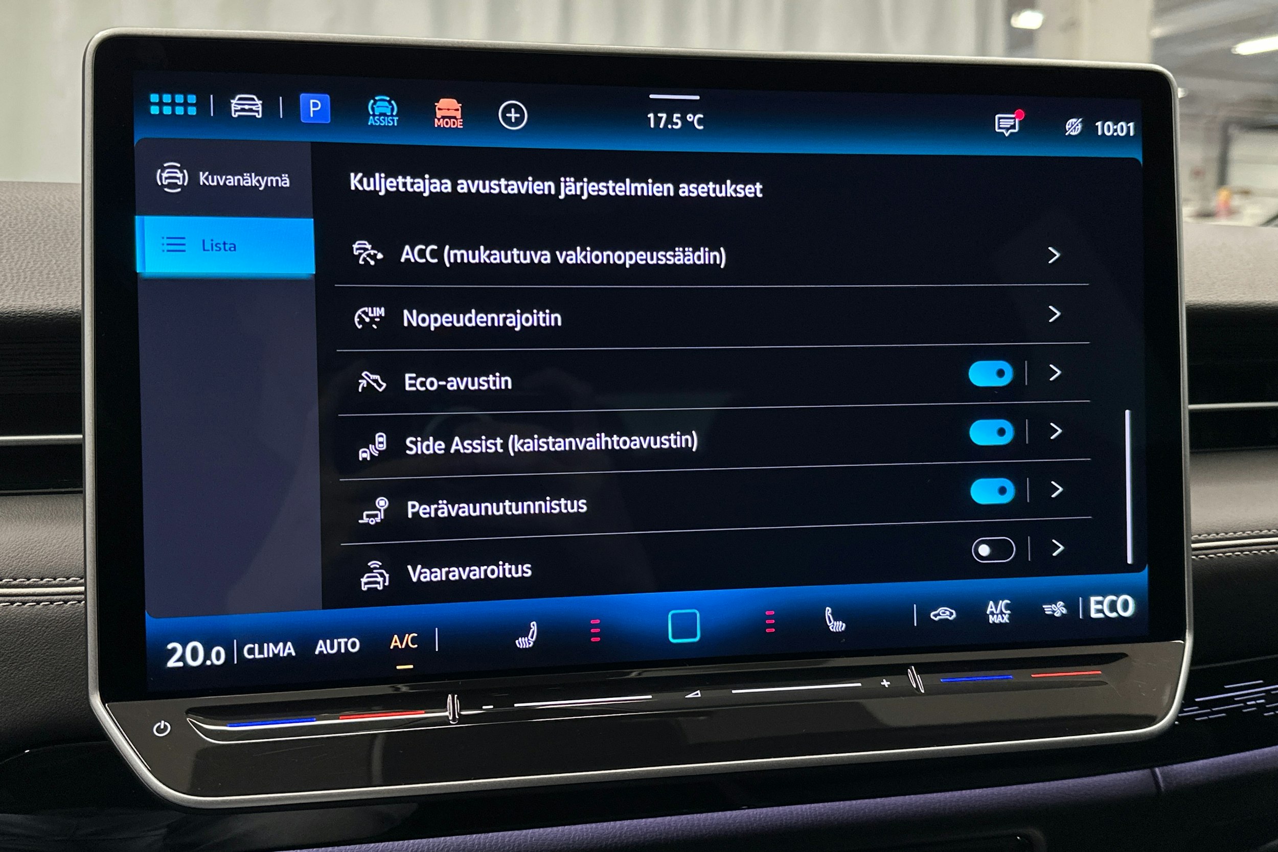 sininen Volkswagen ID.7 2025 kuva 29.