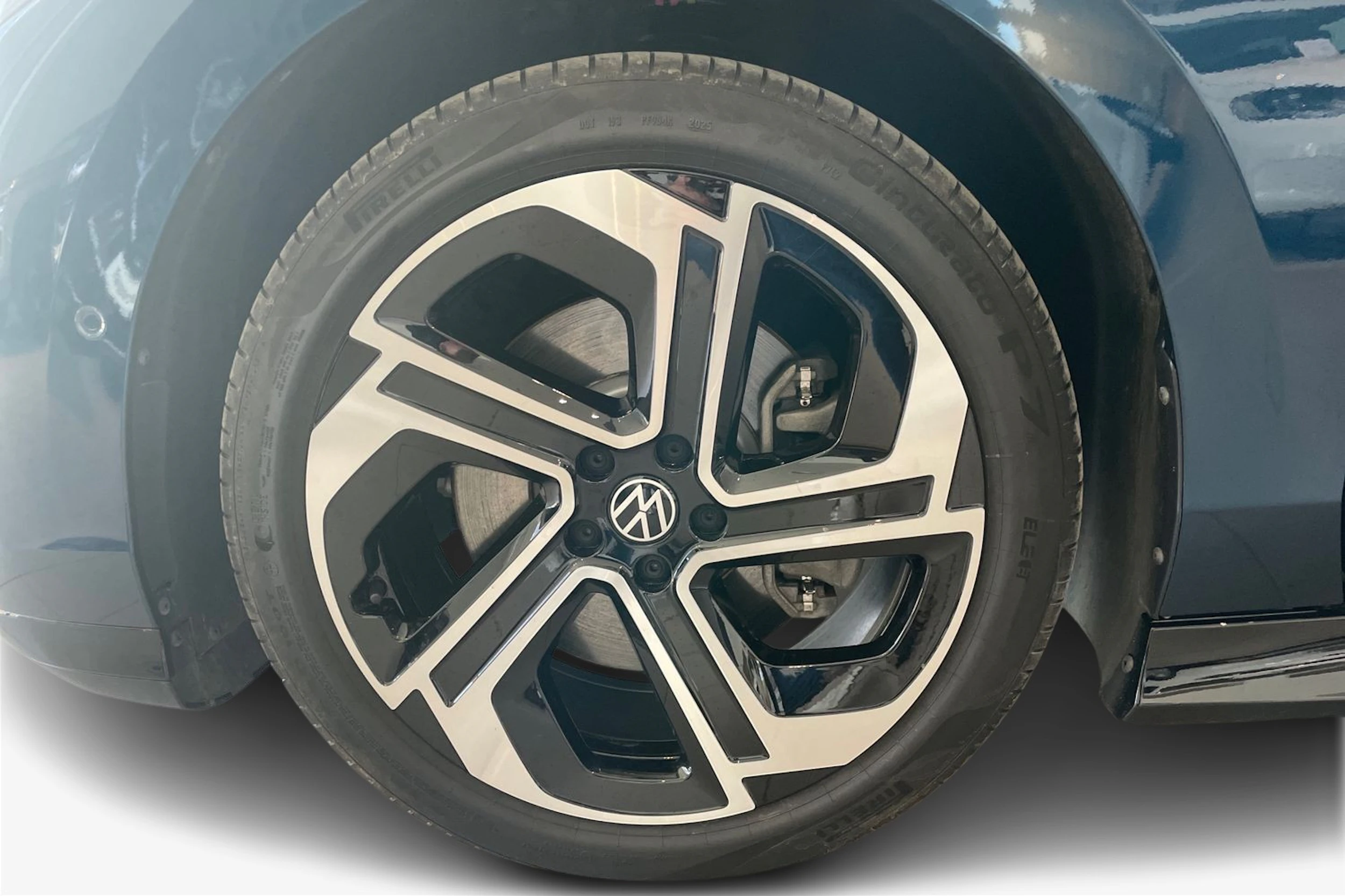 sininen Volkswagen ID.7 2025 kuva 9.