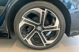 sininen Volkswagen ID.7 2025 kuva 10.