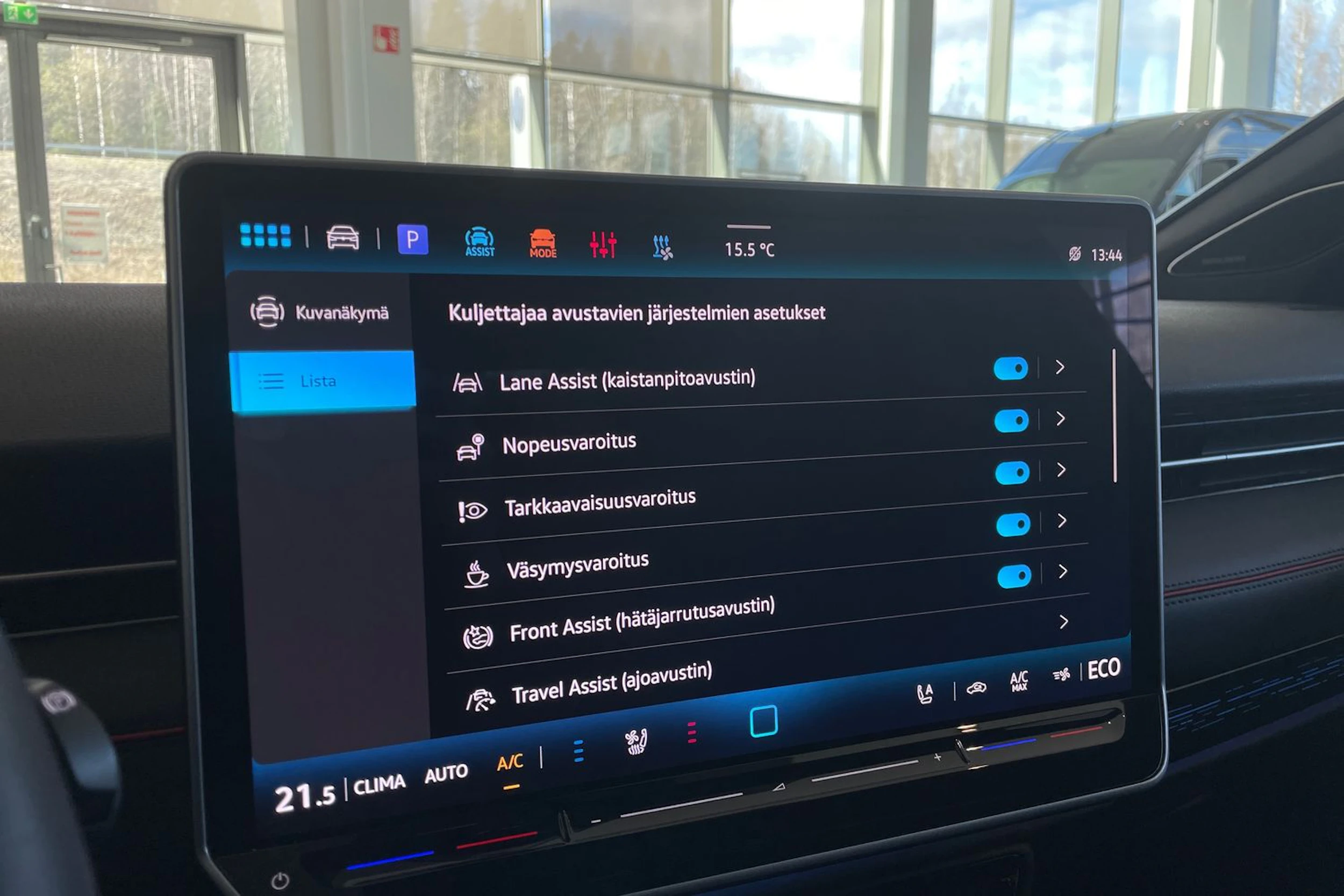 sininen Volkswagen ID.7 2025 kuva 13.