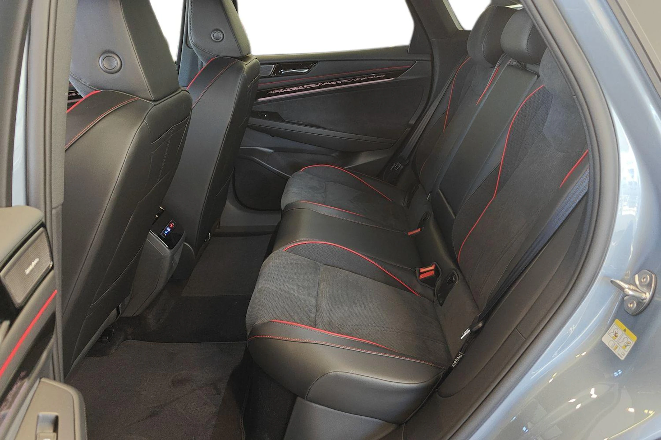 sininen Volkswagen ID.7 2025 kuva 11.