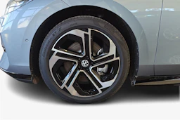 sininen Volkswagen ID.7 2025 kuva 12.