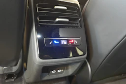 sininen Volkswagen ID.7 2025 kuva 18.