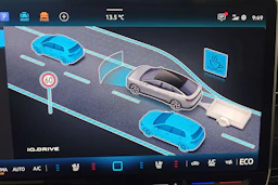 sininen Volkswagen ID.7 2025 kuva 20.