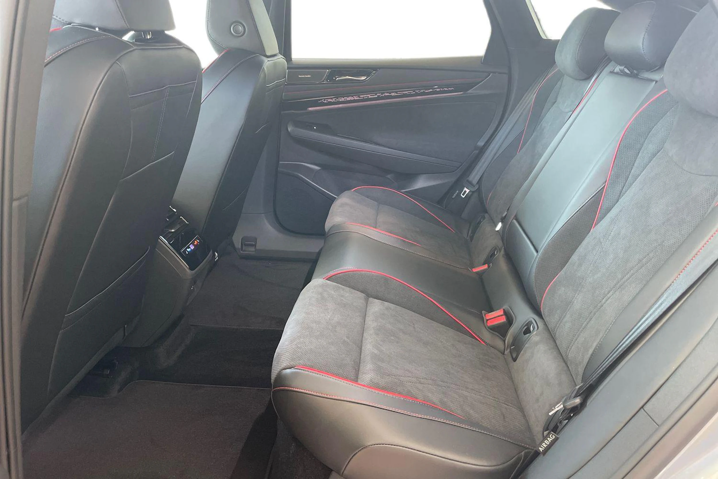 sininen Volkswagen ID.7 2025 kuva 8.