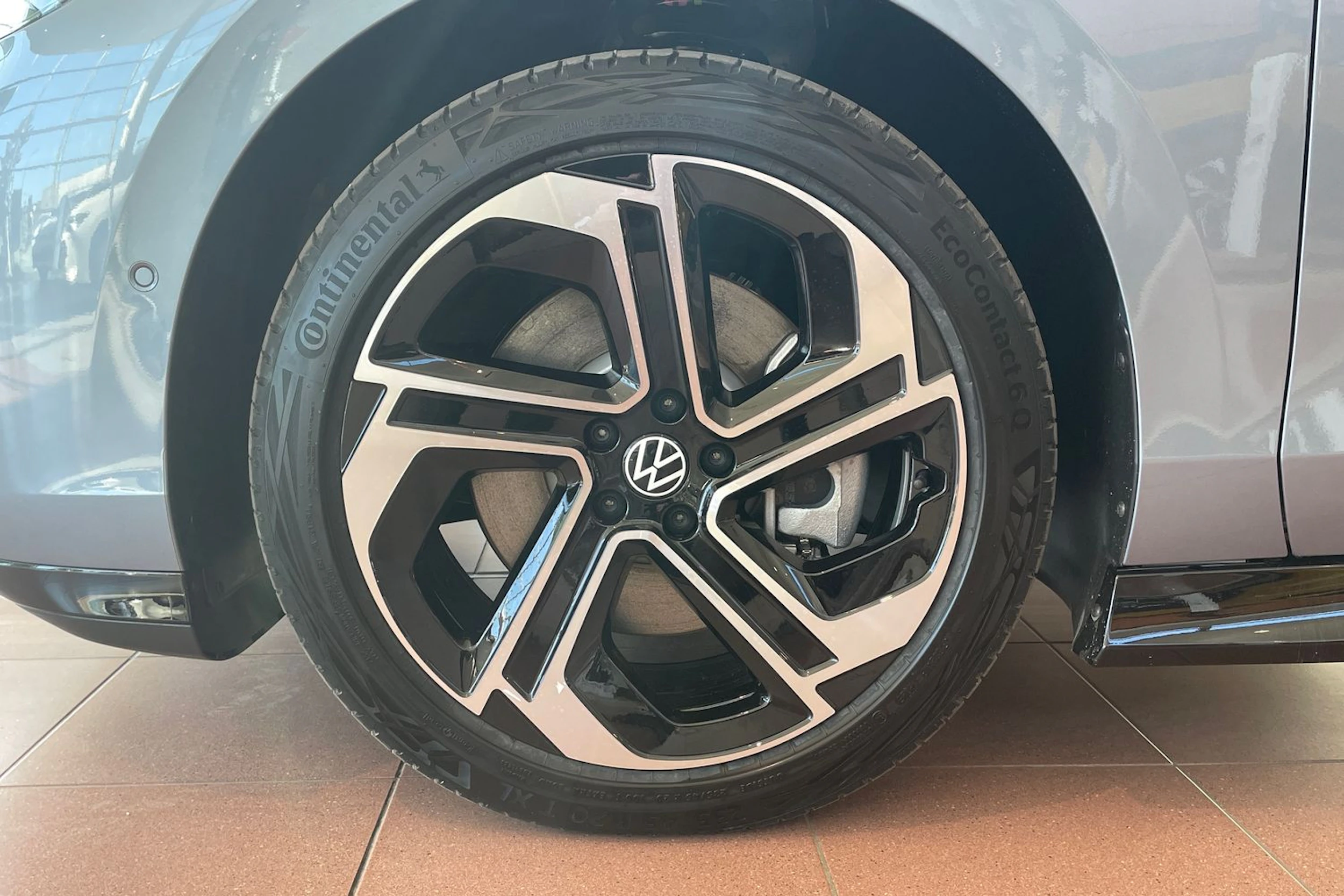 sininen Volkswagen ID.7 2025 kuva 10.