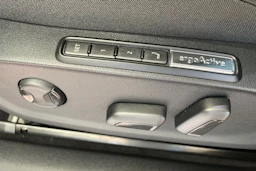 sininen Volkswagen ID.7 2025 kuva 11.