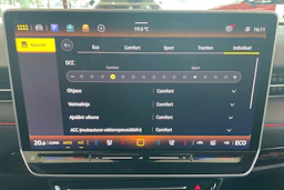 sininen Volkswagen ID.7 2025 kuva 15.