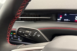 met. punainen Volkswagen ID.7 2025 kuva 12.