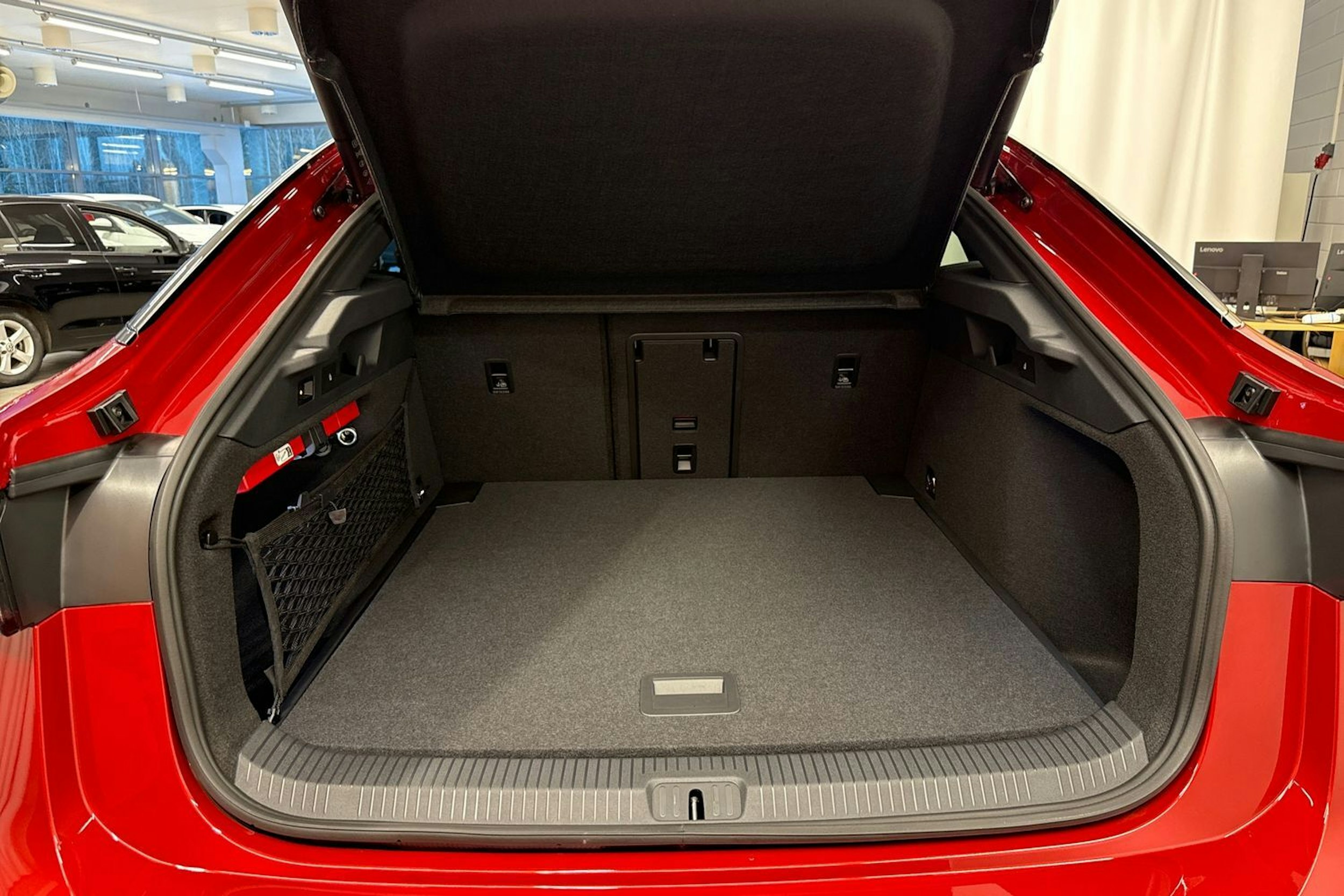 met. punainen Volkswagen ID.7 2025 kuva 32.