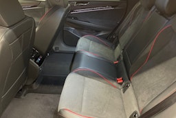 punainen Volkswagen ID.7 2025 kuva 8.