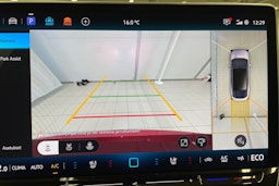 punainen Volkswagen ID.7 2025 kuva 11.