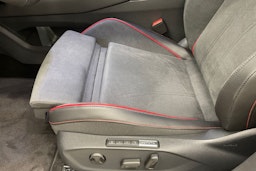 punainen Volkswagen ID.7 2025 kuva 13.