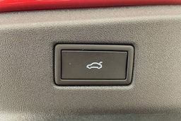 punainen Volkswagen ID.7 2025 kuva 15.