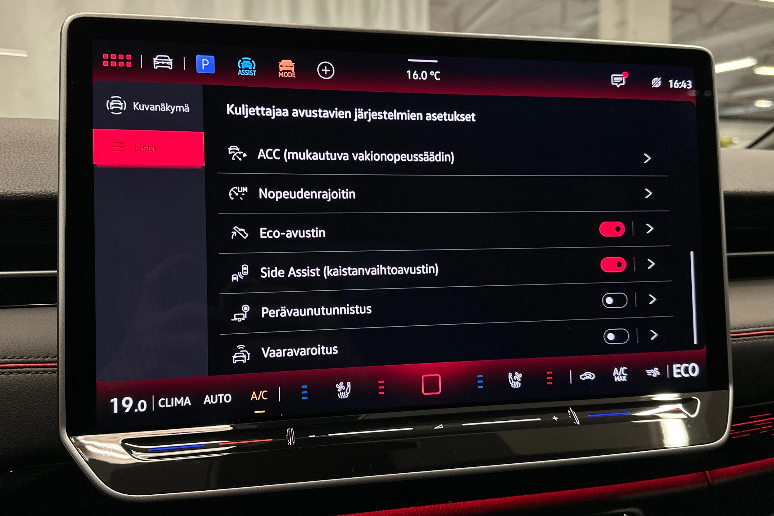 valkoinen Volkswagen ID.7 2025 kuva 32.
