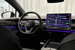 punainen Volkswagen ID.7 2025 kuva 8.