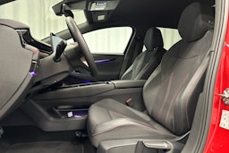 punainen Volkswagen ID.7 2025 kuva 22.