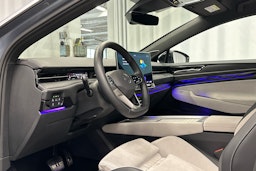 sininen Volkswagen ID.7 2025 kuva 6.