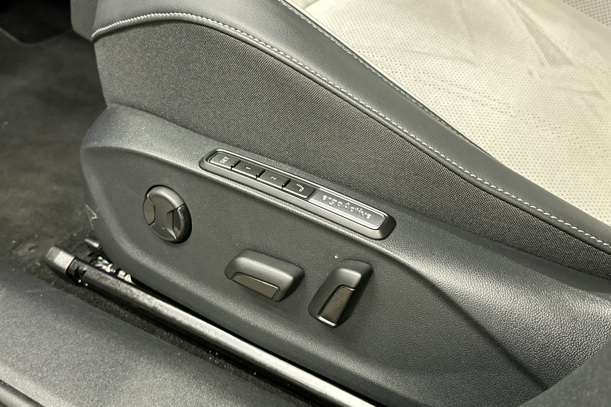 sininen Volkswagen ID.7 2025 kuva 26.