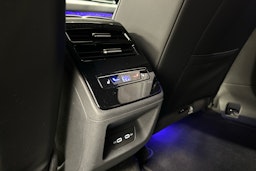 sininen Volkswagen ID.7 2025 kuva 28.