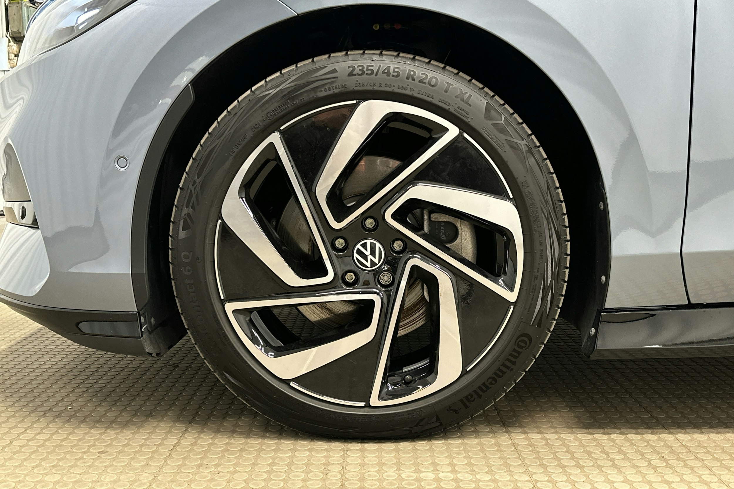 sininen Volkswagen ID.7 2025 kuva 32.
