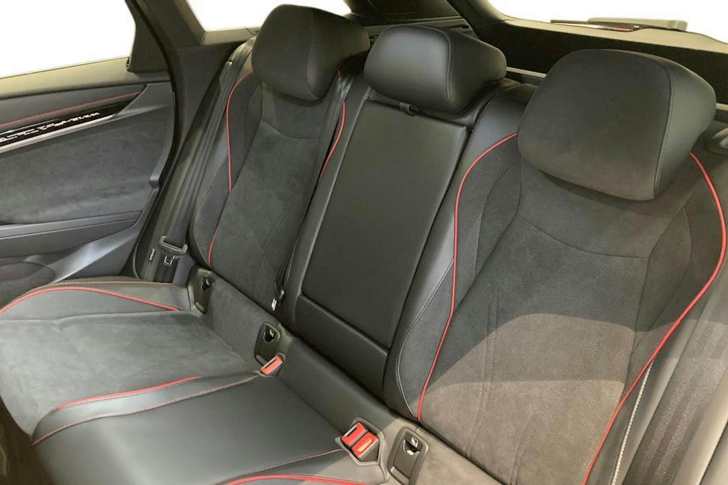 valkoinen Volkswagen ID.7 2025 kuva 8.