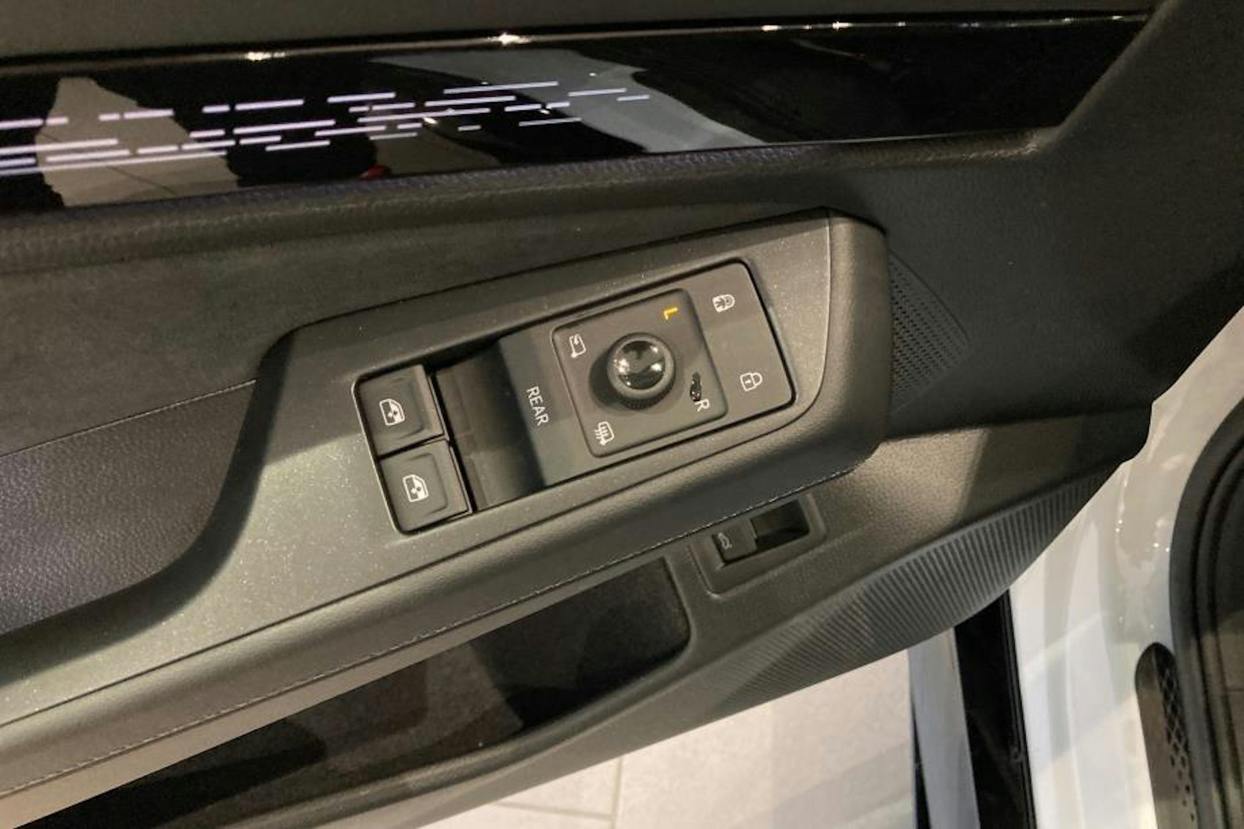 valkoinen Volkswagen ID.7 2025 kuva 13.