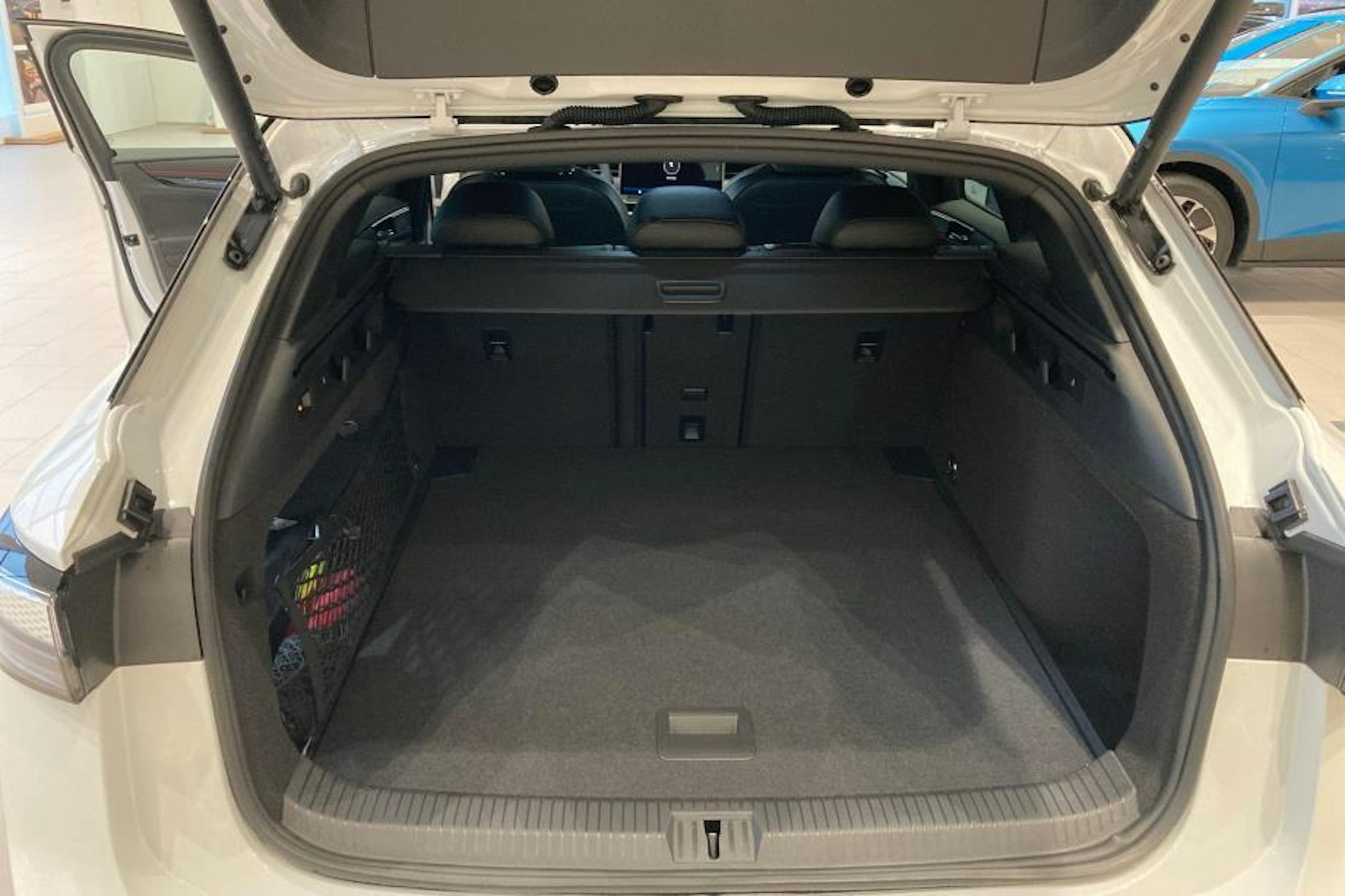 valkoinen Volkswagen ID.7 2025 kuva 18.