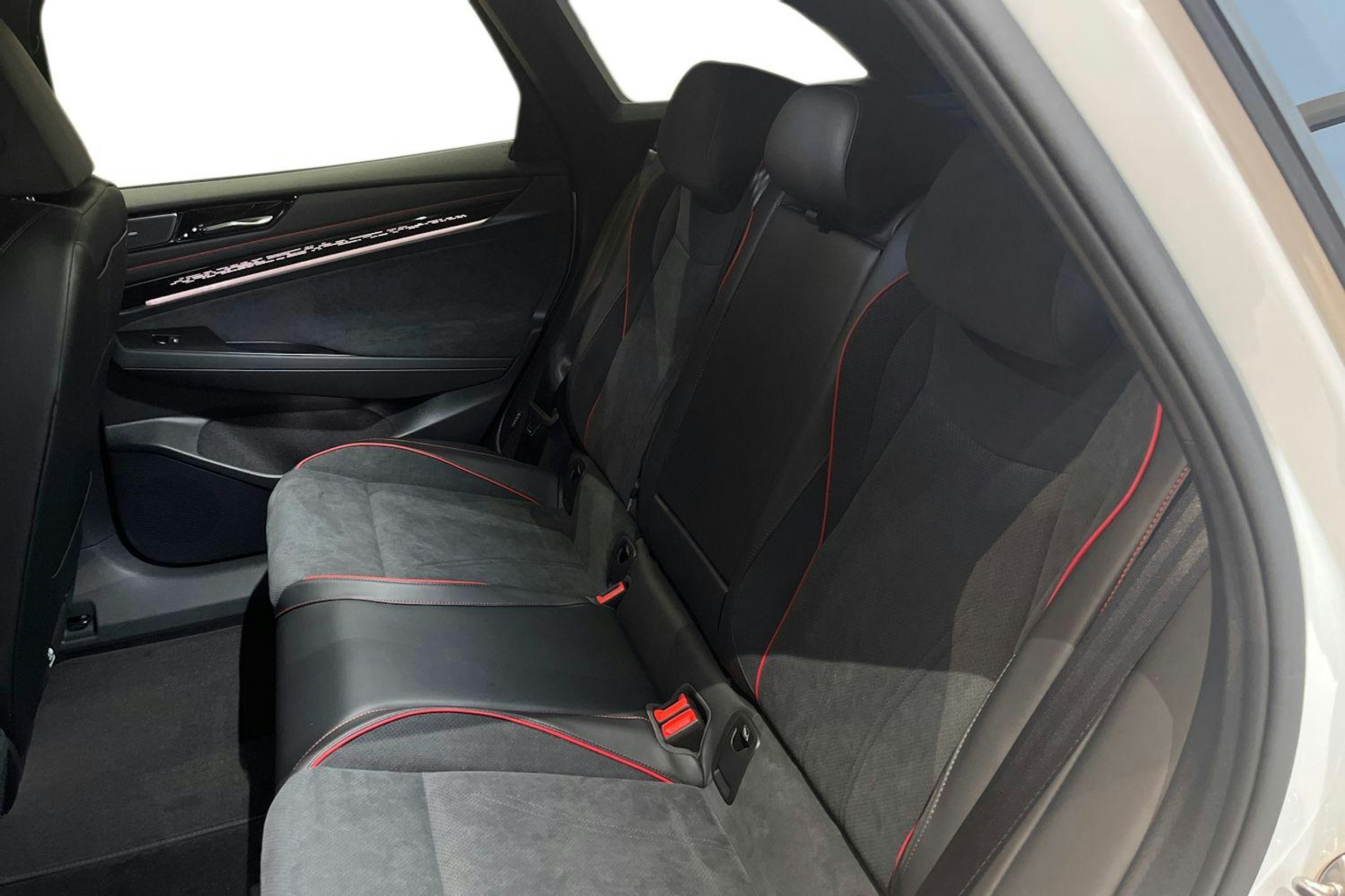 valkoinen Volkswagen ID.7 2025 kuva 8.