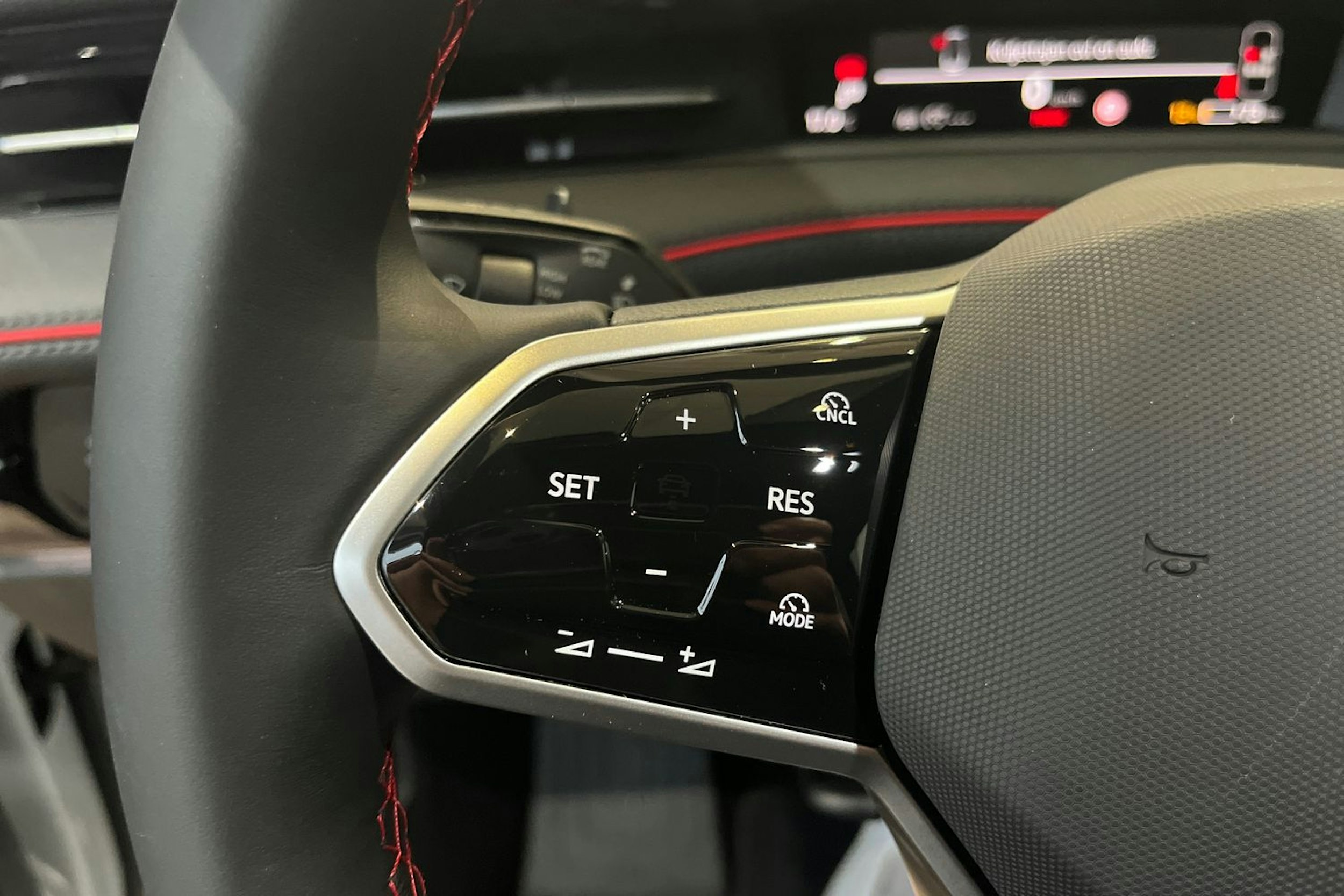 valkoinen Volkswagen ID.7 2025 kuva 15.