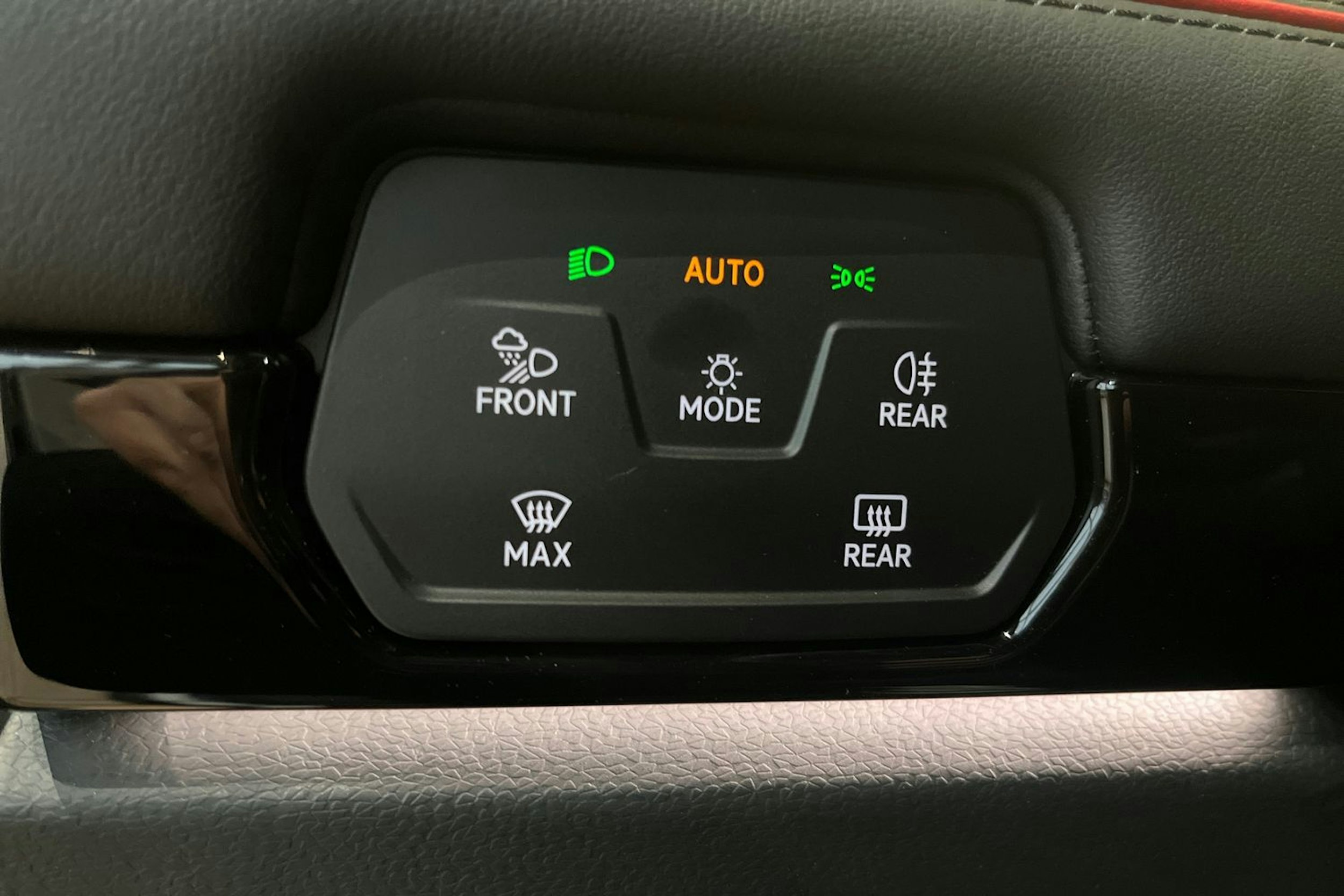 valkoinen Volkswagen ID.7 2025 kuva 16.