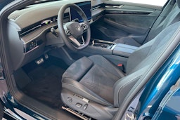 sininen Volkswagen ID.7 2025 kuva 6.