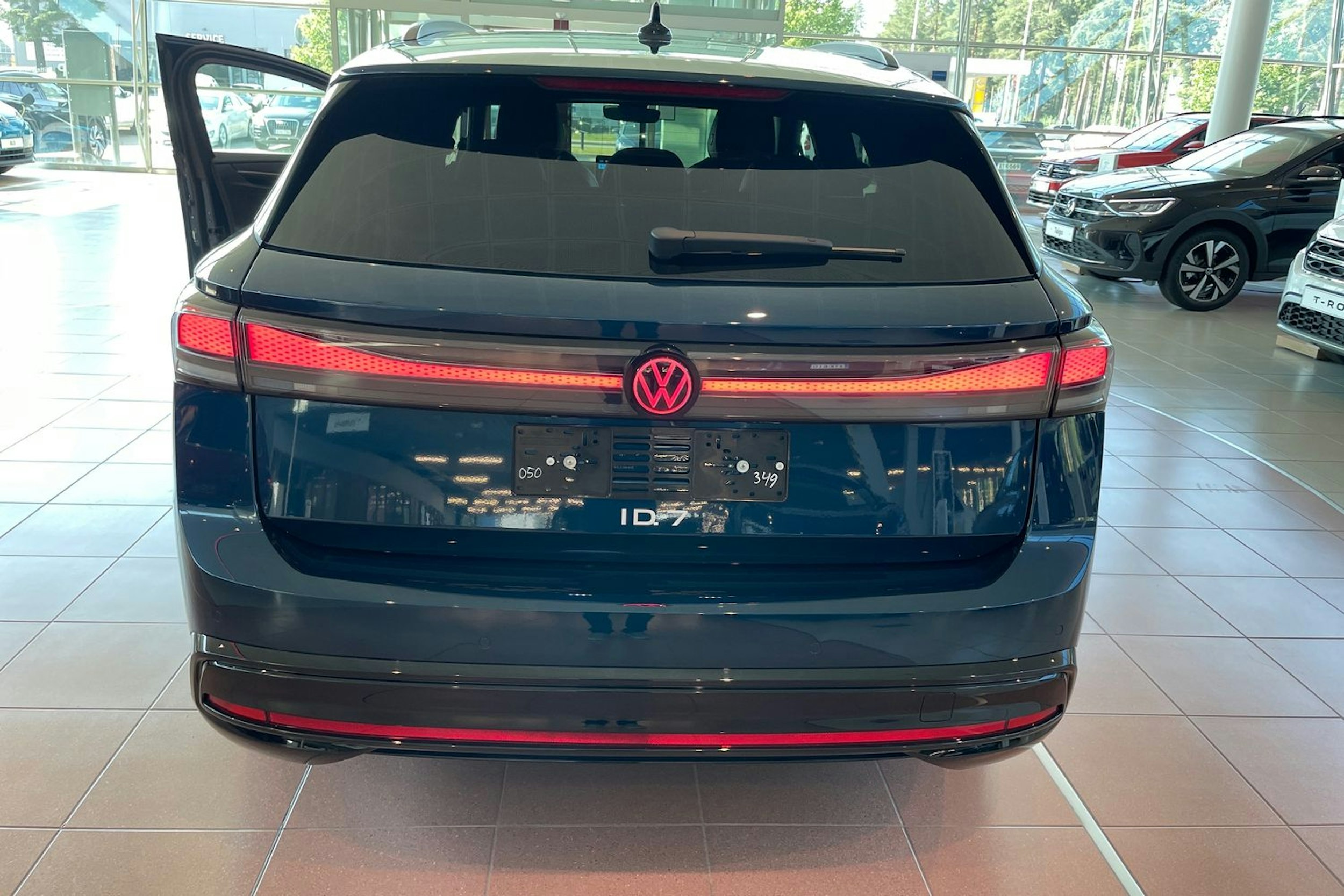 sininen Volkswagen ID.7 2025 kuva 15.
