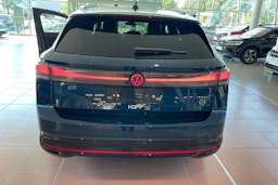 sininen Volkswagen ID.7 2025 kuva 15.
