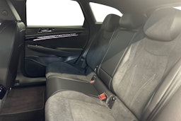 punainen Volkswagen ID.7 2025 kuva 8.