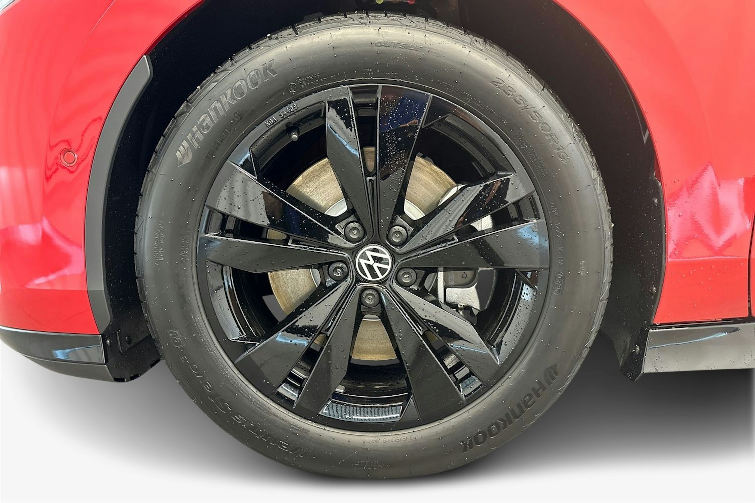 punainen Volkswagen ID.7 2025 kuva 9.