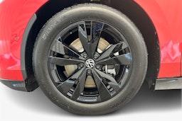 punainen Volkswagen ID.7 2025 kuva 9.