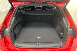 punainen Volkswagen ID.7 2025 kuva 11.