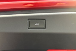 punainen Volkswagen ID.7 2025 kuva 12.